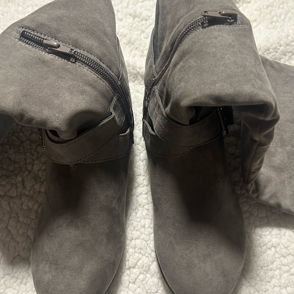 NEW WOT Rampage Stylish Gray Women's Boots - Picture 7 of 10
